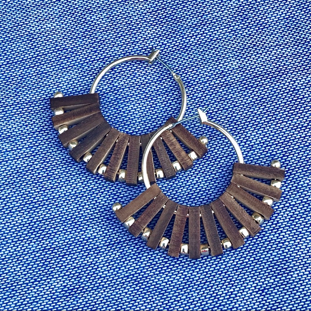 β¨HPx2β¨ Wood & Gold-Tone Hoop Earrings - Picture 1 of 5